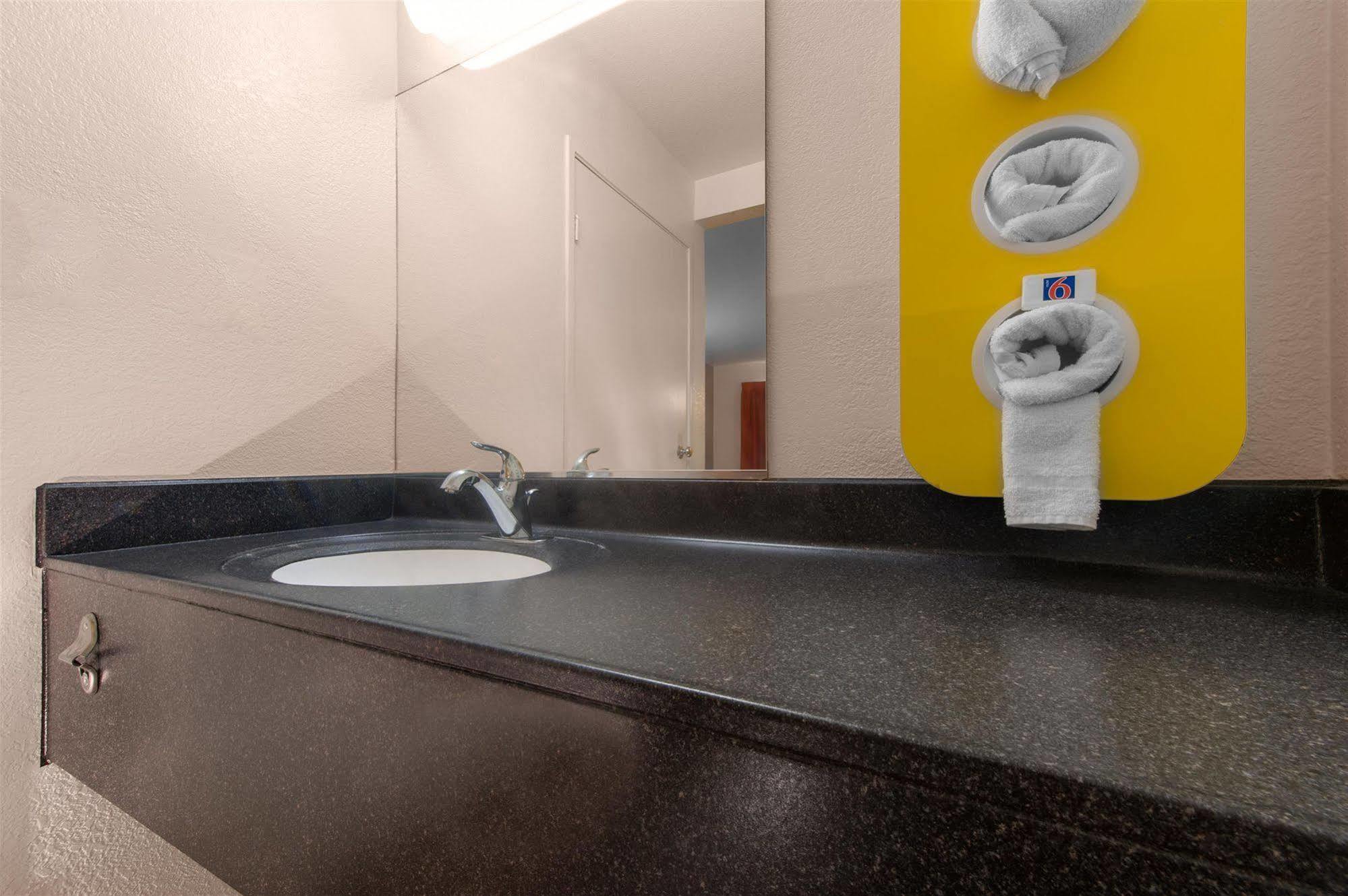 Motel 6-Branford, Ct - New Haven Zewnętrze zdjęcie